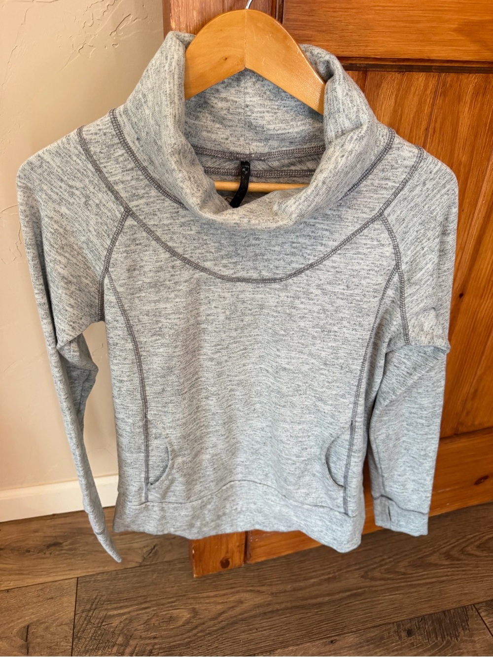 Kuhl Women’s Gray Heather Cowl Neck Long Sleeve Top Pullover Sweatshirt Size M